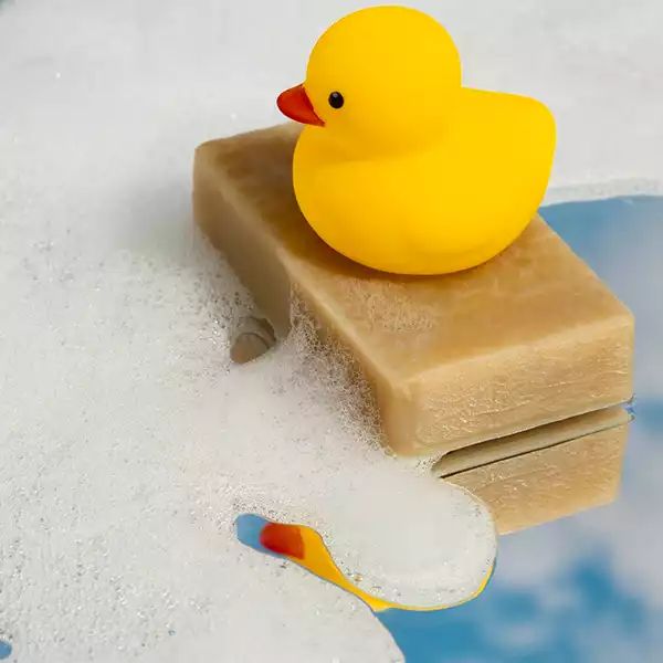 Φυσικά σαπούνια για μωρά για απαλό καθημερινό καθαρισμό. Επιλογές με διακριτικό άρωμα ή χωρίς άρωμα, σχεδιασμένες για να ταιριάζουν στη βρεφική ρουτίνα. Αν αναζητάς ήπιο σαπούνι μωρού ή φυσικό σαπούνι για βρεφική περιποίηση, εδώ θα βρεις επιλογές για σταθερή, απλή φροντίδα.